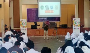 SMAN 1 Bandung saat acara Edukasi Gizi, bekerja sama dengan Yayasan Abhipraya Insan Cendekia Indonesia (YAICI) di Aula SMAN 1 Bandung, Senin (9/1).