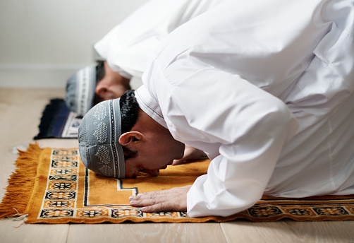 Tata Cara dan Bacaan Sholat Dhuha, lengkap dari niat hingga doanya.