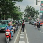 Situasi arus lalu lintas Jalan Soekarno Hatta jalur cepat arah Timur menuju Barat, Kecamatan Rancasari, Kota Bandung akibat kebaran Rumah Makan Ampera. (KHOLID/JABAR EKSPRES)