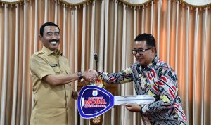 SERAHKAN BANTUAN: IPDN mendapatkan bantuan berupa kendaraan operasional untuk praja IPDN dari PJ Gubernur Provinsi Sulawesi Barat Dr. Drs. Akmal Malik M.Si.