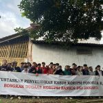 Sejumlah pemuda yang yang mengatasnamakan Aktivis Antikorupsi Banten untuk Indonesia Bersih mendesak KPK untuk tuntaskan dugaan korupsi Bansos DKI Jakarta.