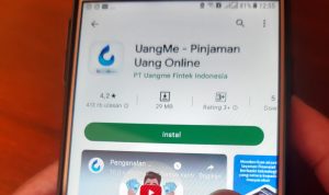 Pinjol legal bunga rendah tinggal kamu download untuk mendapatkan pinjaman dana. Pilih yang terdaftar di OJK. (ilustrasi)