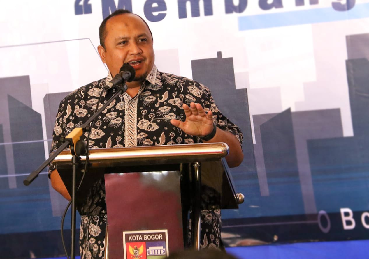 Ketua DPRD Kota Bogor, Atang Trisnanto menekankan pentingnya penguatan SDM dan ekonomi warga. (Yudha Prananda / Jabar Ekspres)