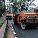 PROYEK STRATEGIS: Perbaikan infrastruktur di Jalan Buahbatu, Kecamatan Lenglong, Kota Bandung. Tahun 2023, Yana Mulyana fokus untuk infrastruktur untuk kejar janji politik. (KHOLID/JABAR EKSPRES)
