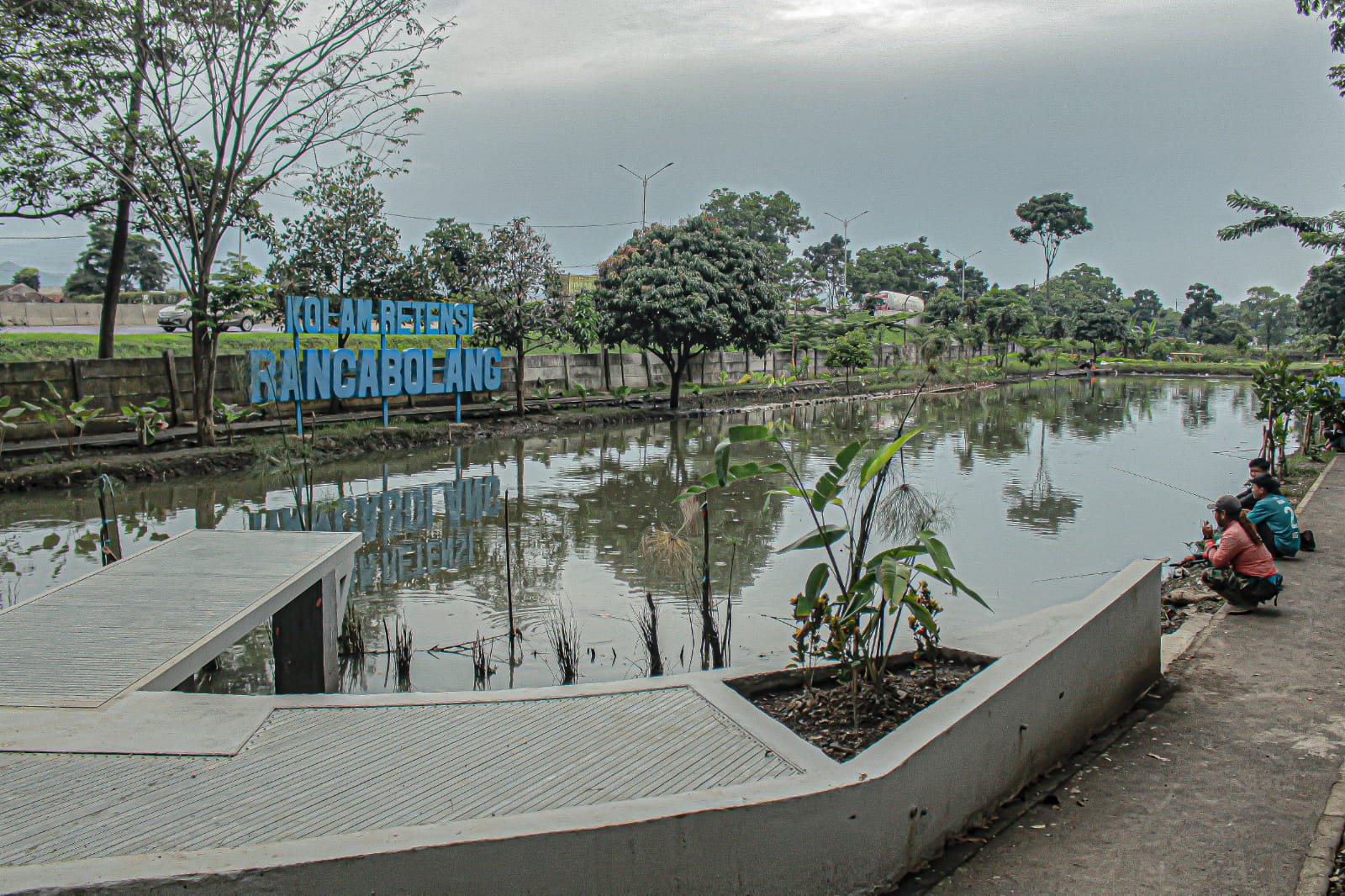 ATASI BANJIR: Kolam Retensi yang sudah diaktifkan di wilayah Rancabolang, Kota Bandung yang menjadi salah satu upaya atasi banjir Kota Bandung. (KHOLID/JABAR EKSPRES)