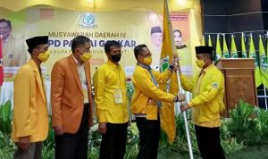 Gubernur Jawa Barat Ridwan Kamil akhirnya memilih menjatuhkan hatinya ke Partai Golkar setelah selama ini menjadi figur non partisan.