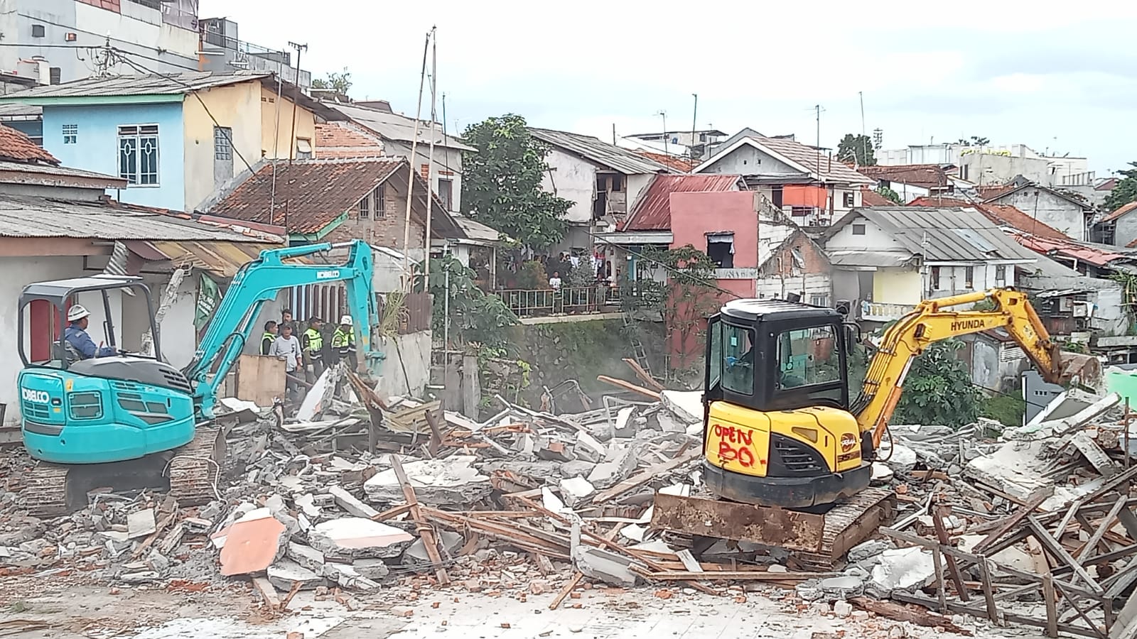 Ilustrasi: Pemkot Bogor membongkar sejumlah bangunan liar yang dinilai berada di kawasan rawan bencana di Kelurahan Kebon Kelapa, Kecamatan Bogor Tengah beberapa waktu lalu. (Yudha Prananda / Jabar Ekspres)