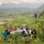 Komunitas di Bogor Timur saat menanam pohon di Kecamatan Sukamakmur, Kabupaten Bogor.