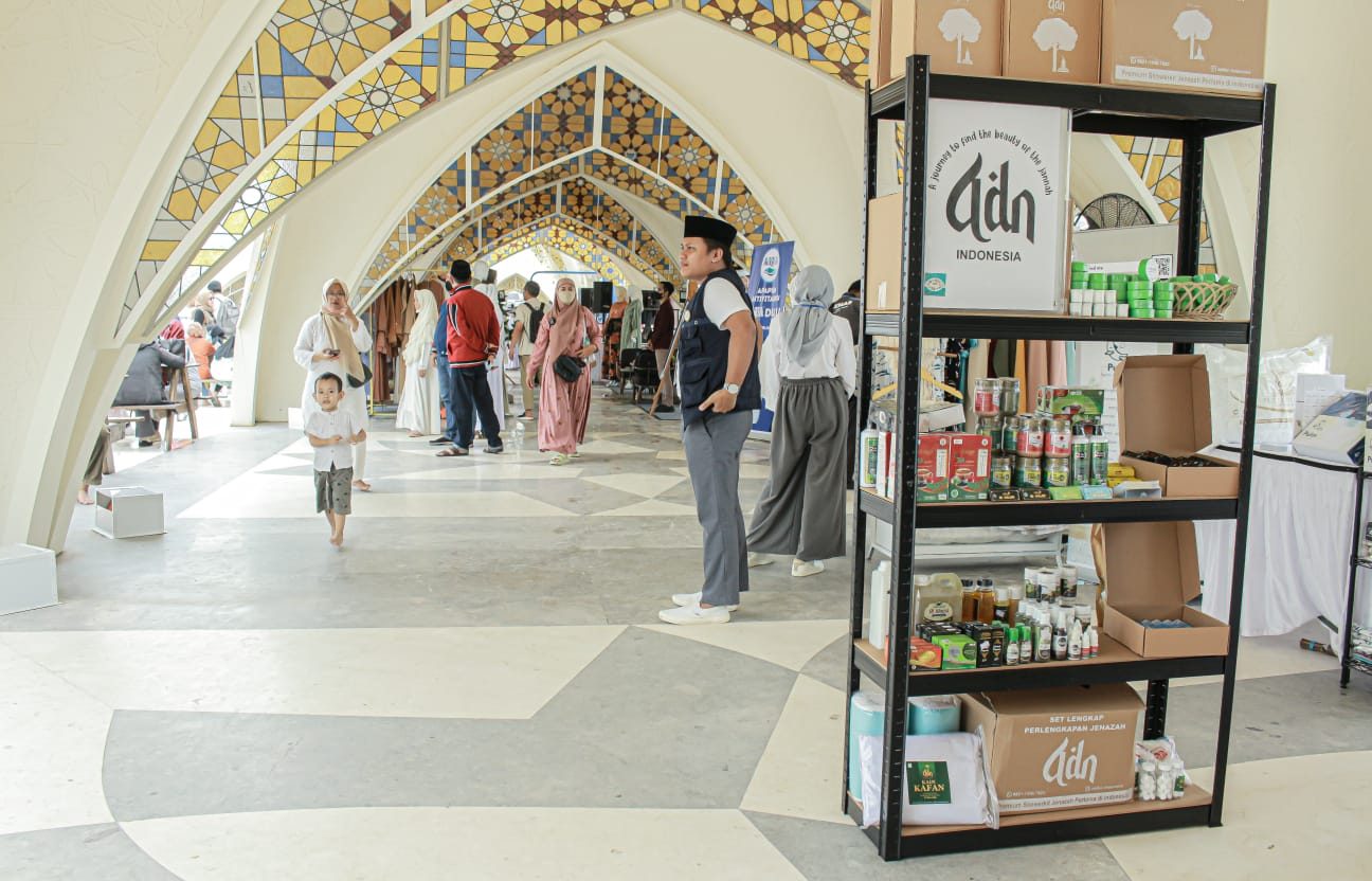 Keberadaan Pedagang Kaki Lima (PKL) yang ada disekitar Masjid Al Jabbar rencanannya akan dilakukan penataan.