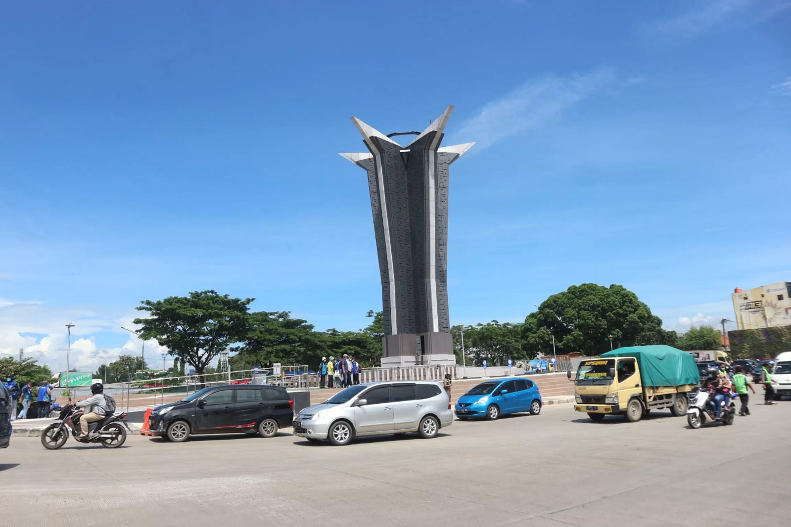 Keberadaan Tugu Pancakarsa yang ada di Sentul, Kabupaten Bogor rencanannya akan direnovasi lagi. Padahal tugu tersebut baru 1 tahun dibangun.