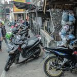 Keributan antara Ojek online dan Opang terjadi lagi di Kota Bandung. Kali ini ratusan ojol lalukan pengrusakan di Jalan Pasir Impun,