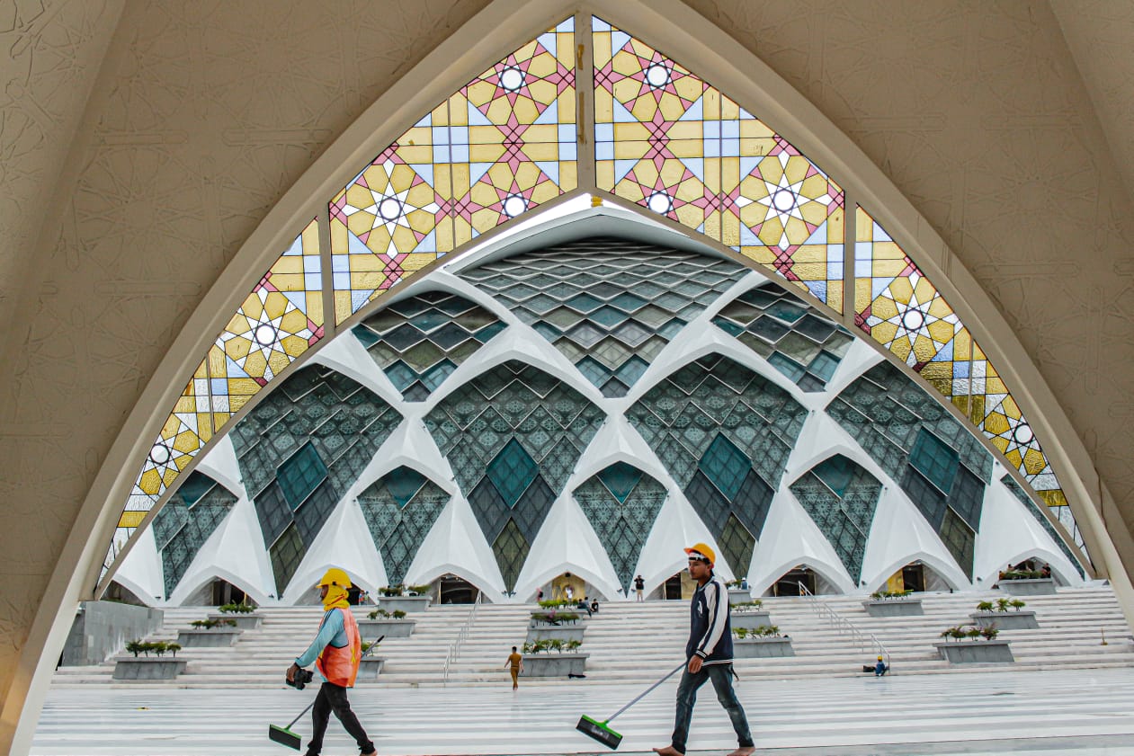 MEGAH: Masjid Raya Al Jabbar menjadi kebanggaan warga dan setiap harinya tak pernah sepi dari aktivitas. (Ilustrasi/Kholid/Jabar Ekspres)