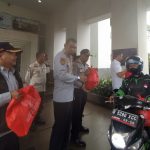 Sebanyak 200 driver ojek online (Ojol) menerima bantuan paket sembako dari pemerintah daerah (Pemda) Bandung Barat, Rabu (41).