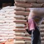 Setelah Bulog mendatangkan beras impor, harga beras medium di Pasar Cisalak Kota Depok masih tetap bertahan di harga RP 10.000.