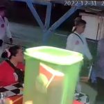 Tangkaan layar dari video rekaman CCTV ketika Bupati Pangandaraan melakukan pemukuan terhadap warga
