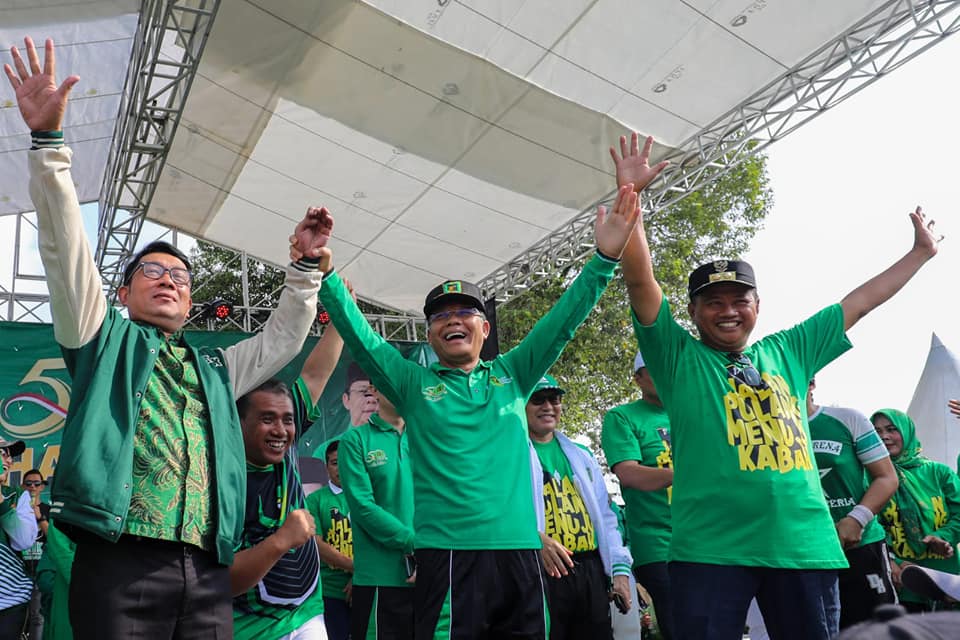 Wakil Gubernur Uu Ruzhanul Ulum secara terang-terang ingin maju menjadi Calon Gubenur Jawa Barat untuk menggantikan posisi Ridwan Kamil pada Pemilu 2024 nanti.