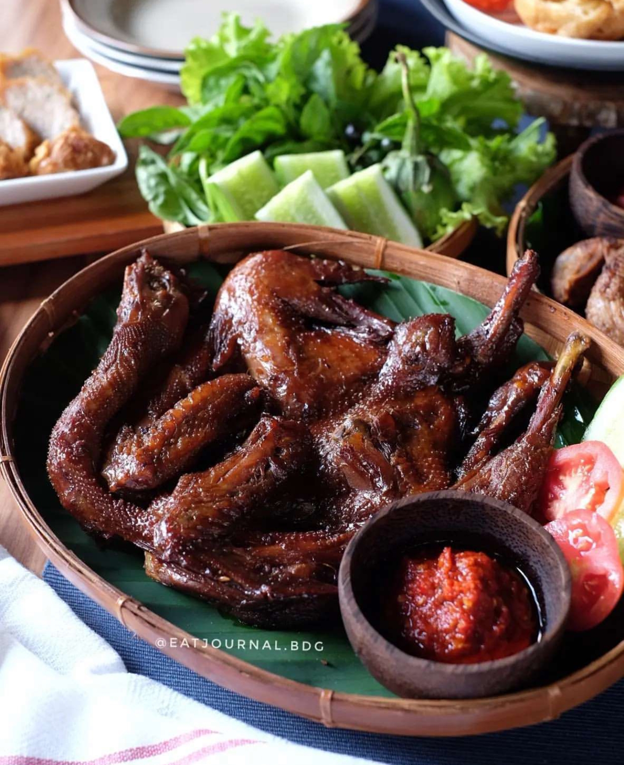 Lezatnya Ayam Goreng Manis, Bikin Nagih! (sumber foto: akun Instagram @eatjournal.bdg)