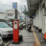 Kondisi parkiran di area Jalan Asia Afrika, Kota Bandung. Pemkot Bandung kini menaikkan taris parkir. (KHOLID/JABAR EKSPRES)