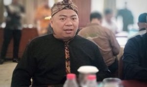 Ketua PHRI Kota Bogor, Yuno Abeta Lahay saat memberikan penjelasan mengenai okupansi perhotelan. (YUDHA PRANANDA/JABAR EKSPRES)