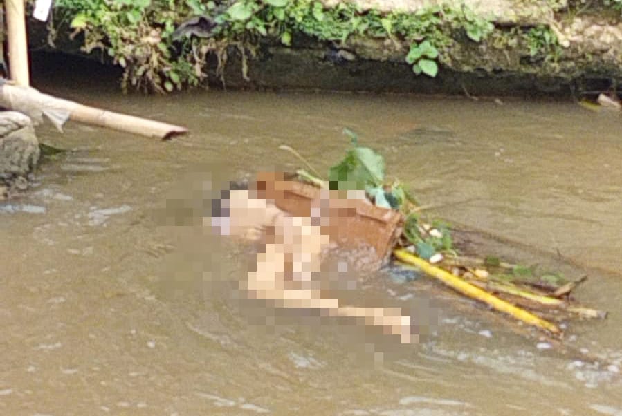 Polresta Bogor Kota tengah mencari identitas mayat lansia yang ditemukan tewas di sungai Cipakancilan, Minggu (15/1/2023). (Yudha Prananda/Jabar Ekspres)