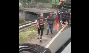 Koboi Jalanan Plat B 2465 RFS Viral Acungkan Pistol pada Selompok di Jalan Tol