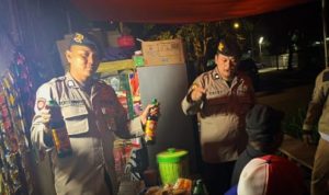 Polisi Amankan Belasan Botol Miras dari Pedagang di Kawasan Alun-alun Kota Bogor
