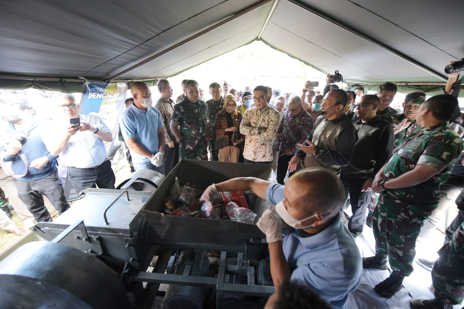Mesin-mesin pengelola sampah karya prajurit TNI Kodam III Siliwangi dikenalkan pada publik, di Kampung Cihidieung Desa Gudang Kahuripan,
