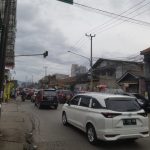 Kawasan Bojongsoang, Kabupaten Bandung, Jawa Barat merupakan lokasi yang sering dilalui banyak kendaraan, baik itu kendaraan kecil bahkan besar.
