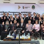 KOMPAK: Peserta Apptodi foto bersama usai seminar nasional peningkatan produktivitas dan daya saing ekomoni nasional di kampus Inaba, Jalan Soekarno Hatta, Kota Bandung, Sabtu 11 Februari 2023.