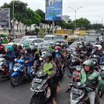 Fleksibel, masyarakat Kota Bandung masih tertarik menggunakan kendaraan pribadi, di banding transportasi umum. (SADAM HUSEN SOLEH RAMDHANI/JABAR EKSPRES)