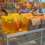JUAL MAHAL: Minyak goreng bersubsidi pemerintah langka dan harga eceran naik di Pasar Atas, Kelurahan Citeureup, Kecamatan Cimahi Utara, Rabu 1 Februari 2023.