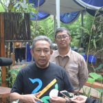 SESI WAWANCARA: Wali Kota Bandung Yana Mulyana saat memberikan penjelasan mengenai resapan air di Kota Bandung, Selasa 6 Februari 2023. (NINA AGUSTINA/JABAREKSPRESS)