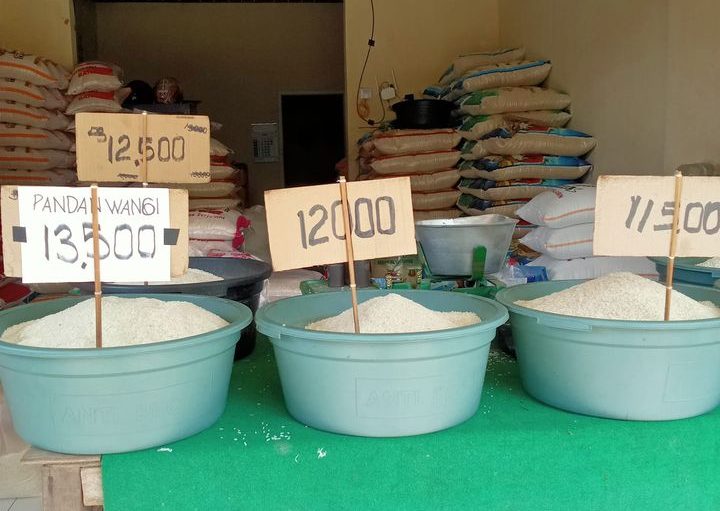 Bapanas meminta kepada pedagang agar menjual beras Bulog yang diterima konsumen makimal Rp 9.400 per Kg untuk kualitas medium.