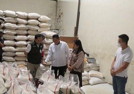 Direktur Utama Bulog Budi Waseso menduga saat ini banyak praktek curang yang dilakukan para pedagang dengan cara oplos beras.