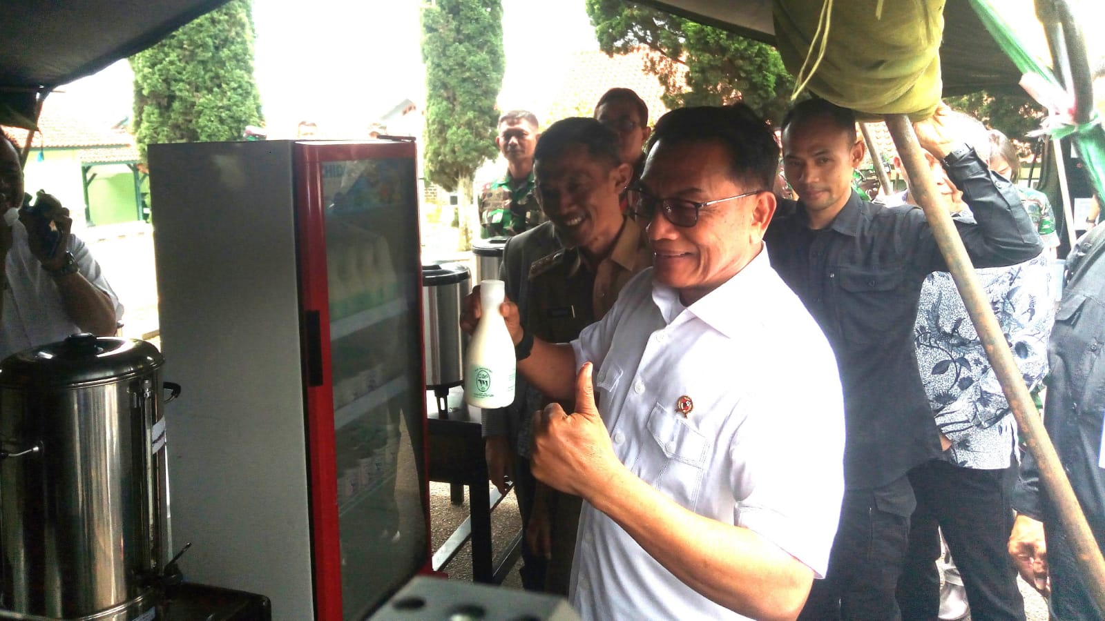 Kepala Staf Kepresidenan RI Moeldoko Sambangi Stand Kodim 0618/Kota Bandung 