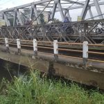 Jembatan Citarum penghubung Baleendah - Dayeuhkolot di Kabupaten Bandung, mulai terlihat retak di struktur bagian bawah jembatan