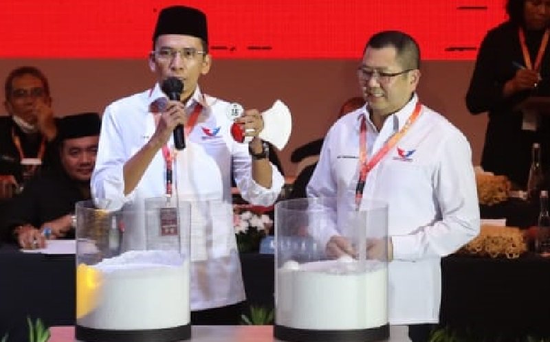 Ketua Umum Partai Perindo Hary Tanoesoedibjo merupakan ketua Partai Politik masuk dalam jajaran lima besar ketua umum partai paling populer.