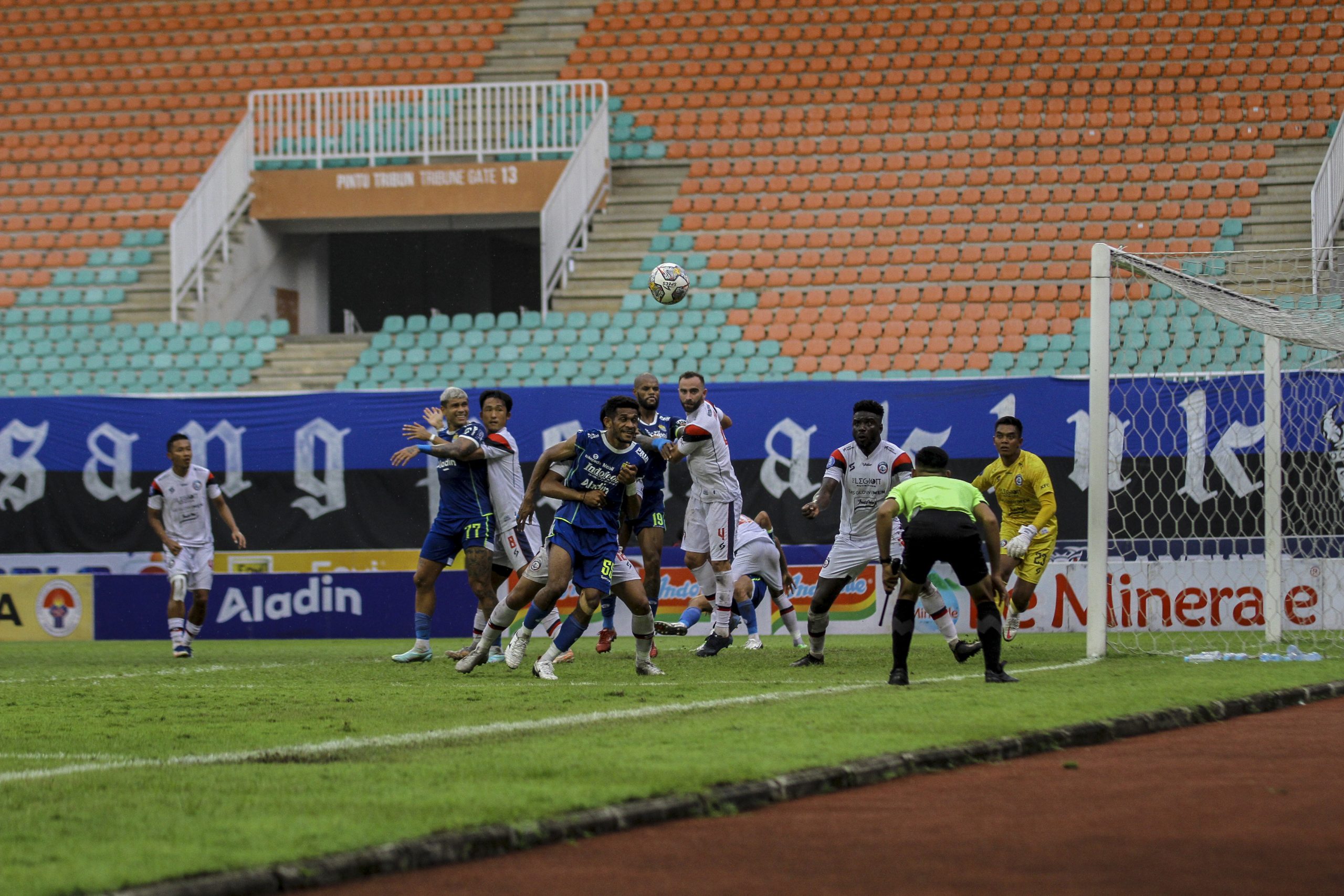 Persib Bandung bikin kejutan dengan mempermalukan Arema FC di Stadion Pakansari, Kamis (23/2). (Sandika Fadilah/Jabar Ekspres)