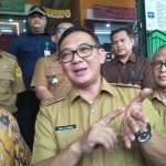 Plt Bupati Bogor Iwan Setiawan saat memberikan keterangan kepada awak media. (Sandika Fadilah/Jabareskpres.com)