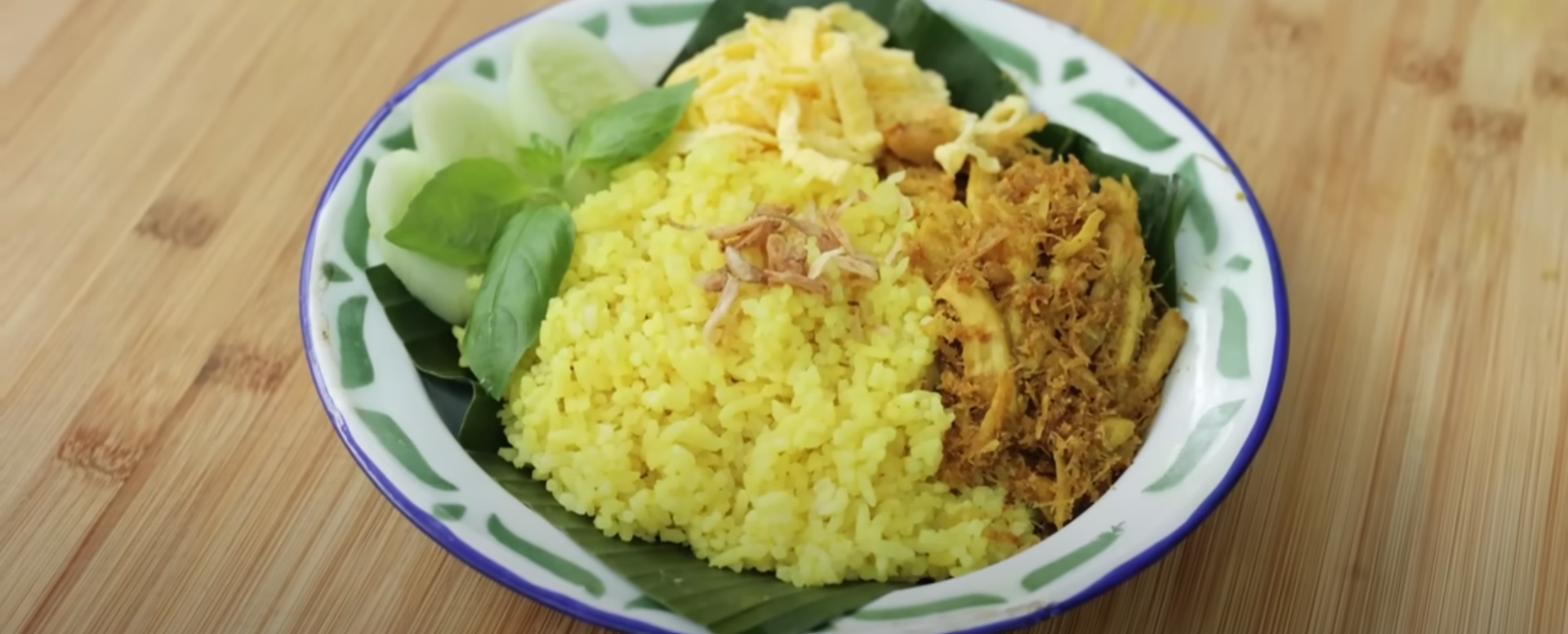 Resep Ayam Suir Serundeng Dan Nasi Kuning Rice Cooker Ala Chef Devina Hermawan