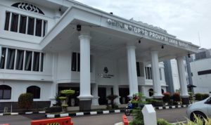 Rencana Sekretariat Dewan menganggarkan untuk pembuatan seragam bagi anggota DPRD Jawa Barat saat ini, tengah jadi sorotan sejumlah pihak