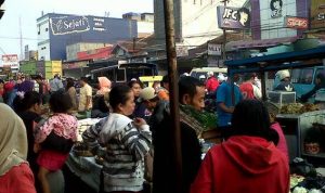 Setelah mendapat penolakan dari para pedagang pasar Banjaran, Pemkab Bandung tetap akan melanjutkan program revitalisasi Pasar Banjaran.