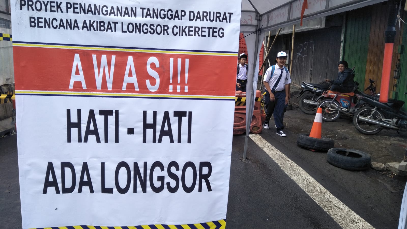 Jembatan Cikereteg Kabupaten Bogor Kembali Longsor, Akses Jalan Ditutup Total