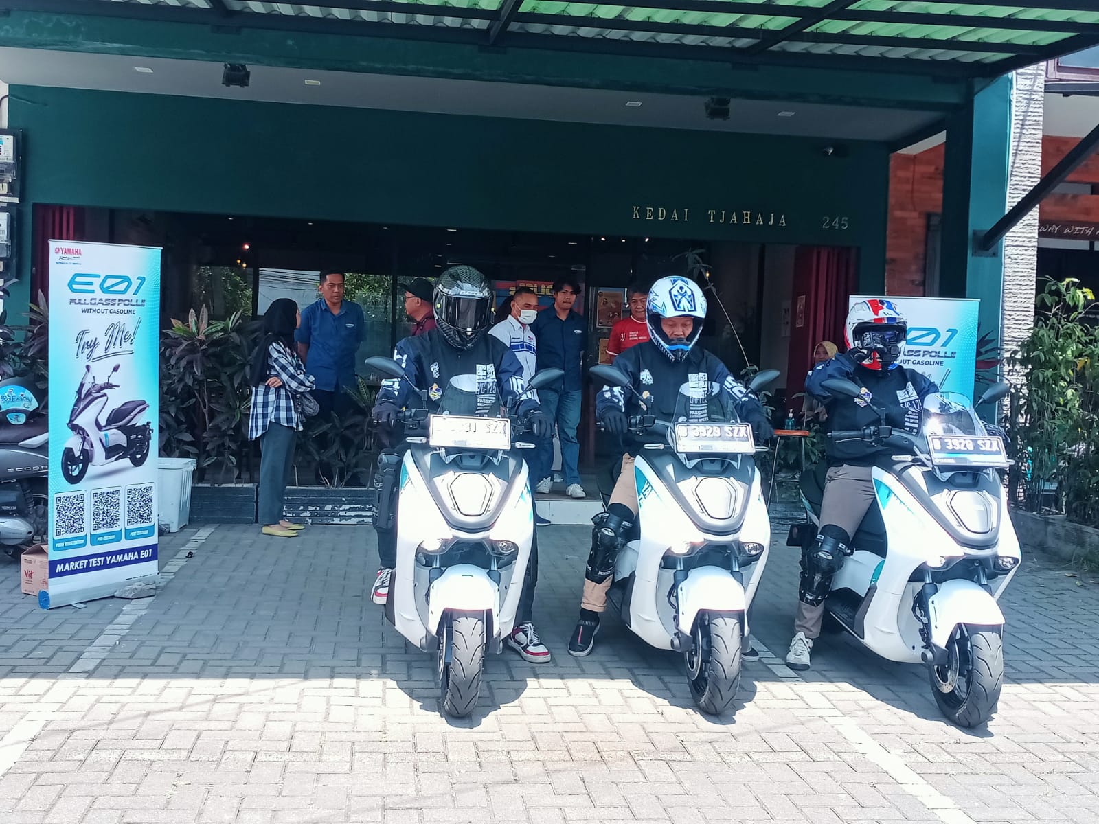 Yamaha menggelar test kendaraan listrik E01 di Kota Bandung