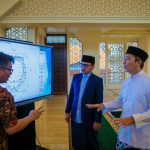 Wali Kota Bogor, Bima Arya dan Wakilnya, Dedie A Rachim saat melihat ekspose perencanaan lanjutan pembangunan Masjid Agung Kota Bogor. (Yudha Prananda / Istimewa)