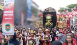 SEMARAK: Sejumlah parade seni budaya ditampilkan di perhelatan Bogor Street Festival CapGoMeh 2023, di Kota Bogor, Minggu (5/2). (Yudha Prananda/Jabar Ekspres)