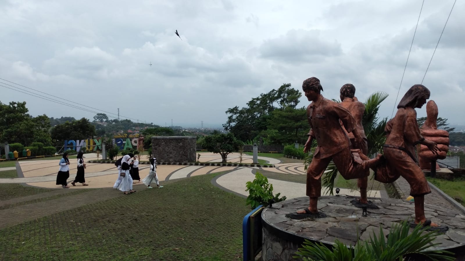 Wisata Bandung Pasir Kunci masih diminati, bakal di integrasikan dengan saung sekitar. (HENDRIK MUCHLISON/JABAR ESKPRES)