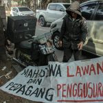 Pihak ISBI Bandung juga diminta tutut memberikan solusi selepas penertiban bangunan liar atau bangli di Jalan Cijagra. (HENDRIK MUCHLISON/JABAR EKSPRES)