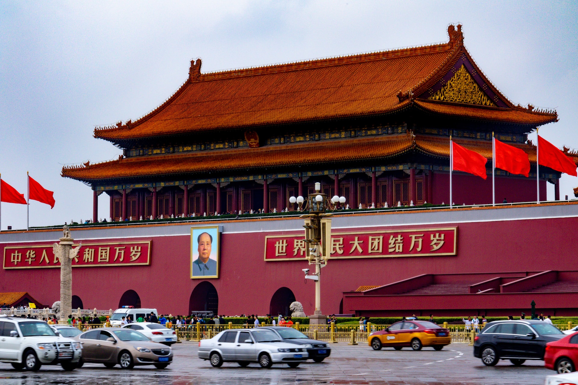 ILUSTRASI: Kawasan Tiananmen Square, Wangfujing, Dongcheng, Beijing, China. (FOTO: Nick Fewings/Unsplash)