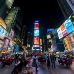 Viral Umat Muslim Buka Puasa dan Tarawih di Times Square New York